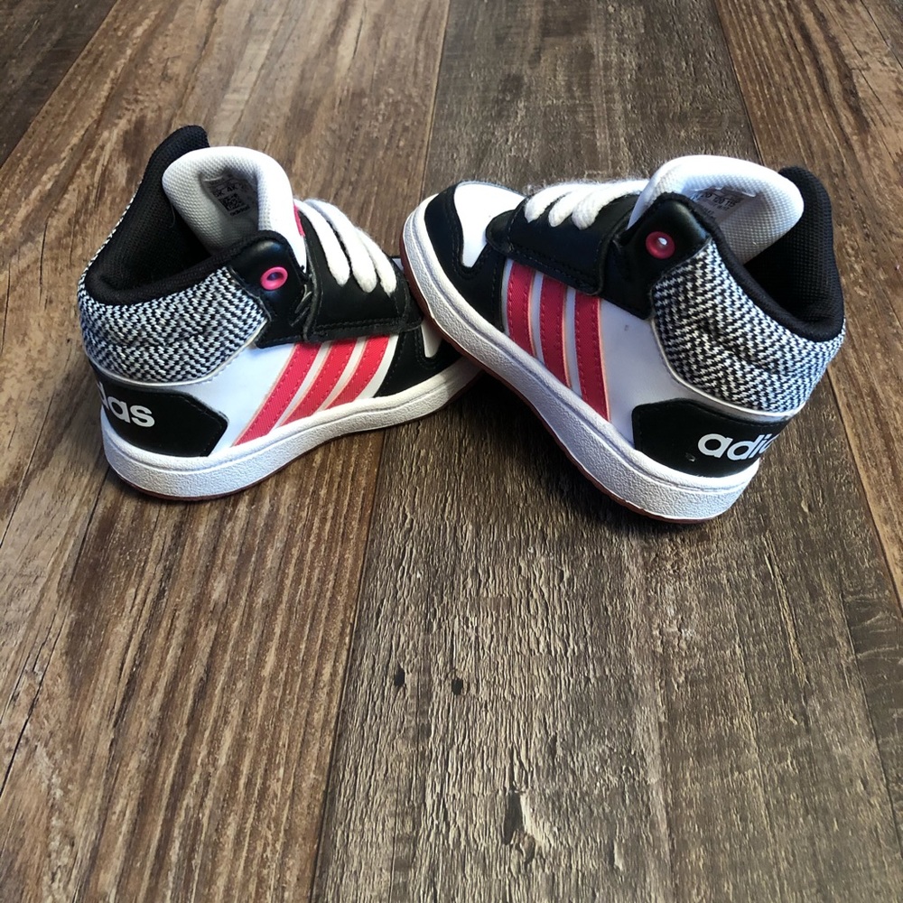 adidas - Like New Girls Adidas - Picture 1 of 6